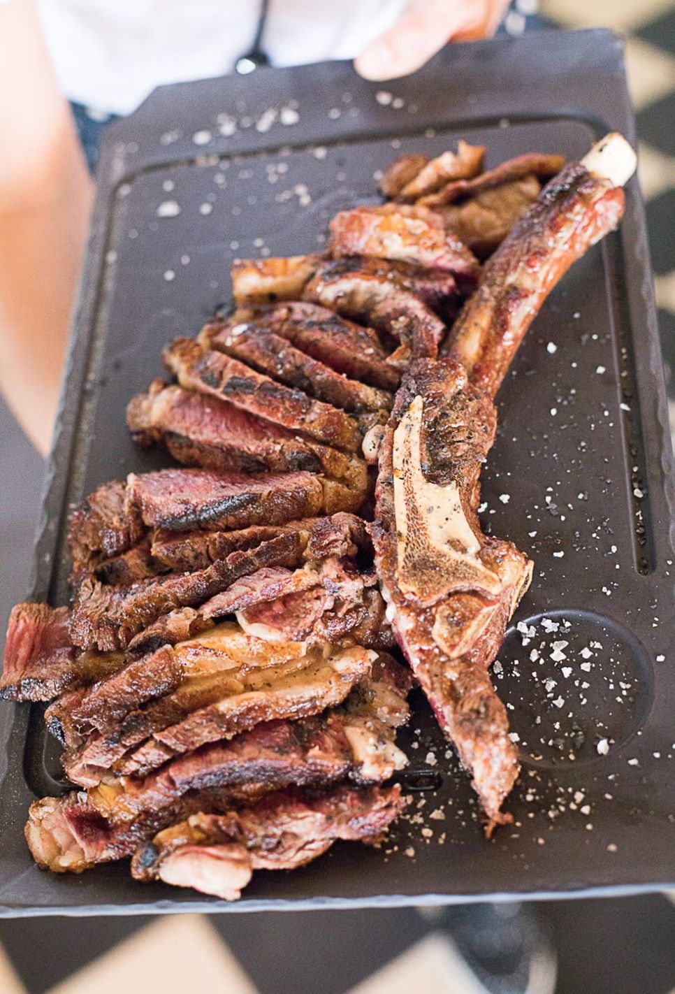 Carne servida en el Moments Bar