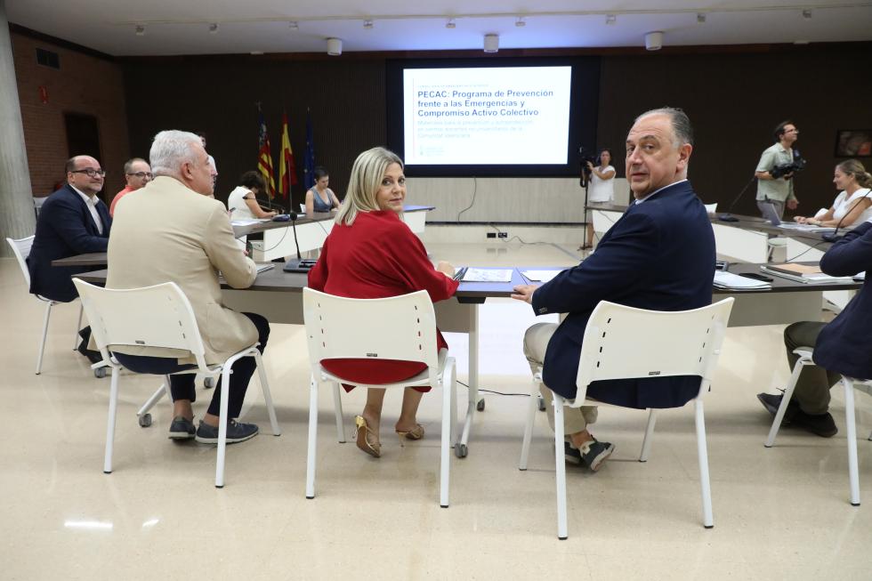 Reunión para materiales educativos para enseñar prevención y autoprotección 
