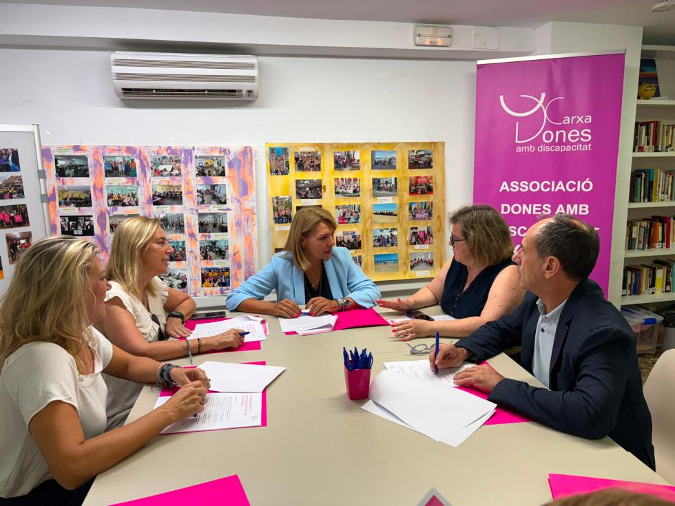 La vicepresidenta primera visita a la asociación XARXA La vicepresidenta primera visita a la asociación XARXA