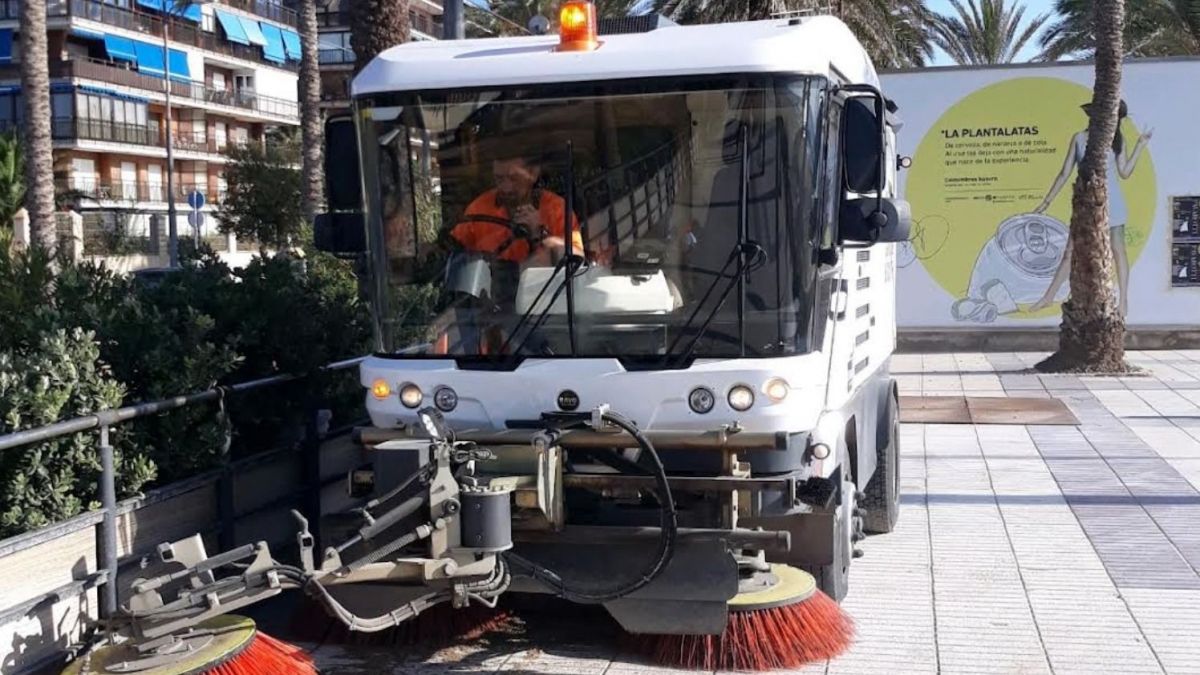 Maquinaria de limpieza trabajando en Alicante Maquinaria de limpieza trabajando en Alicante