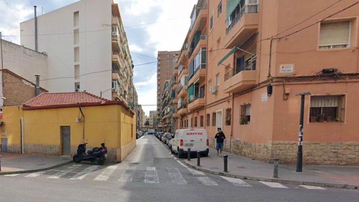 Cruce de la calle Foguerer con la calle Pradilla en Alacant