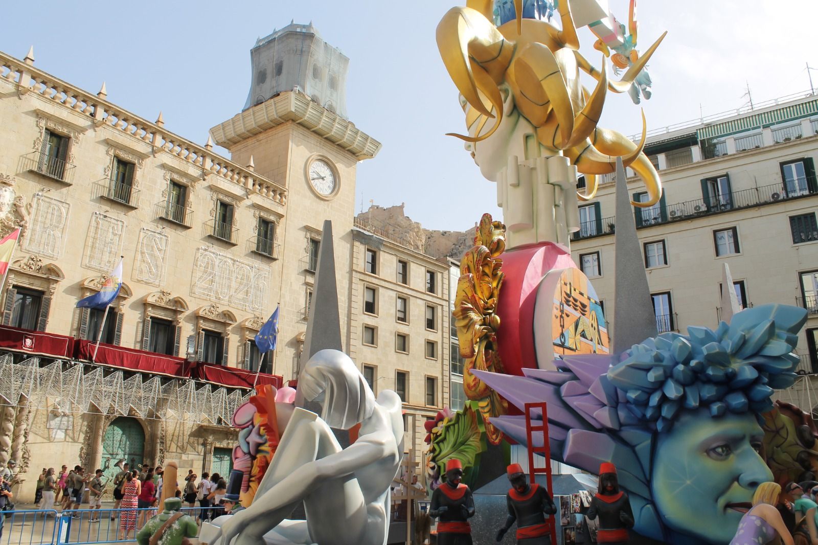 Hoguera Oficial e 2026 en la plaza del Ayuntamiento de Alicante