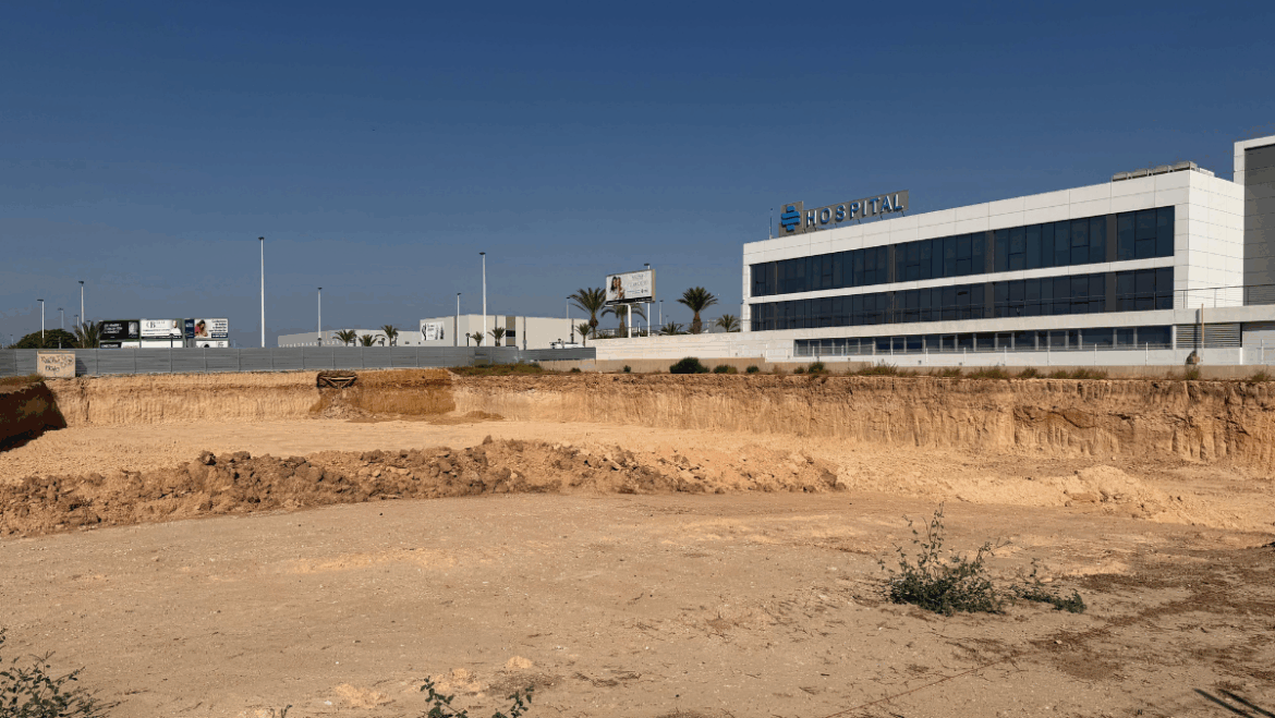 Terrenys sobre els quals es construirà el nou hotel d'Elx Terrenys sobre els quals es construirà el nou hotel d'Elx