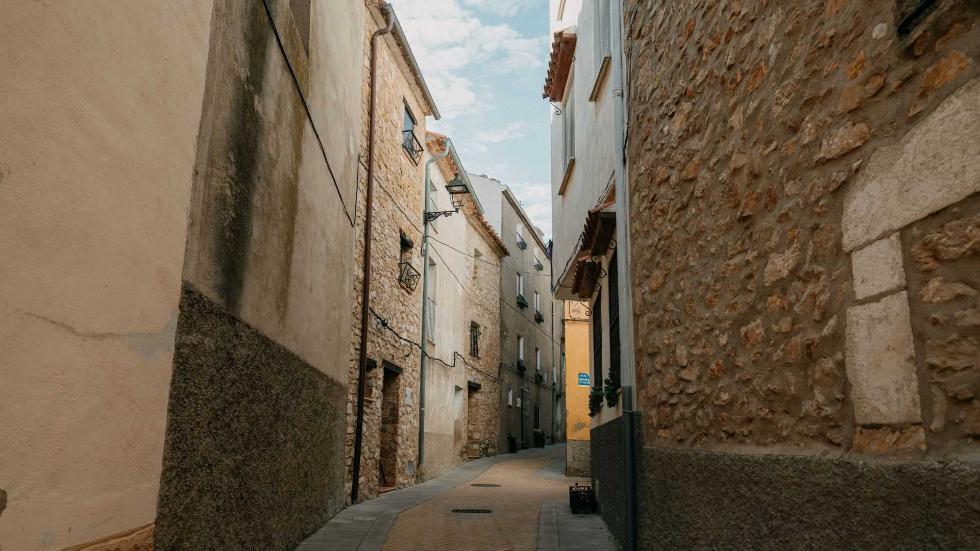 Calle de un pequeño pueblo en la Comunitat Valenciana