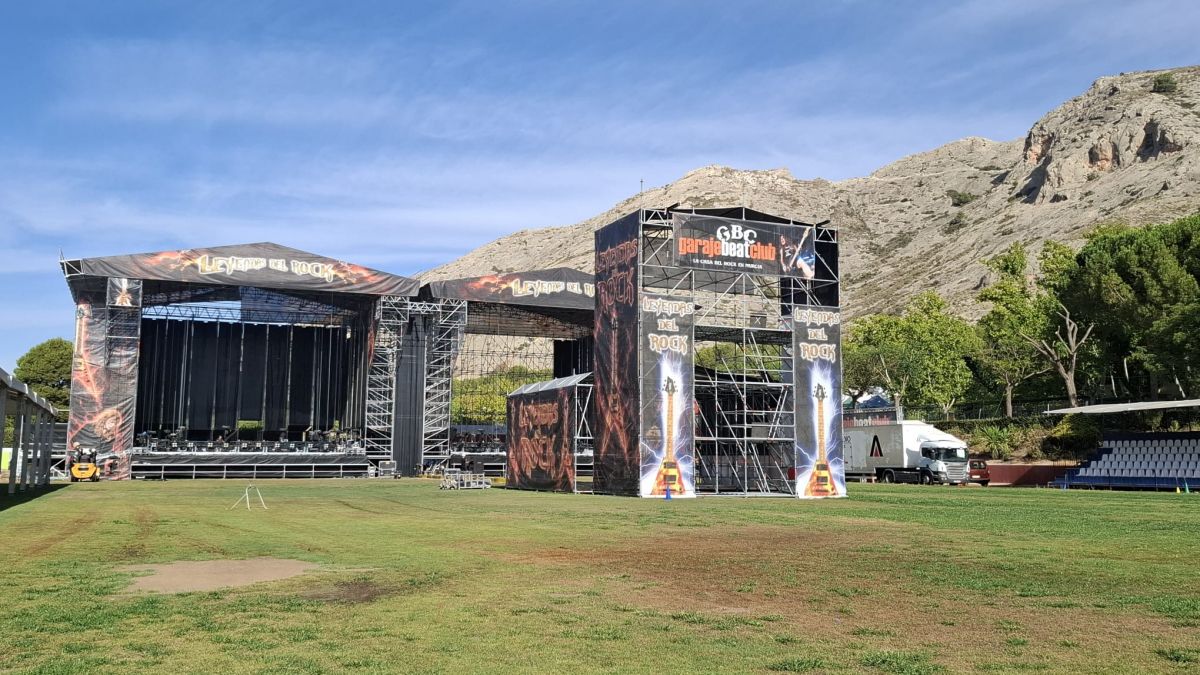 Escenario del festival 'Leyendas de Rock' en Villena Escenario del festival 'Leyendas de Rock' en Villena