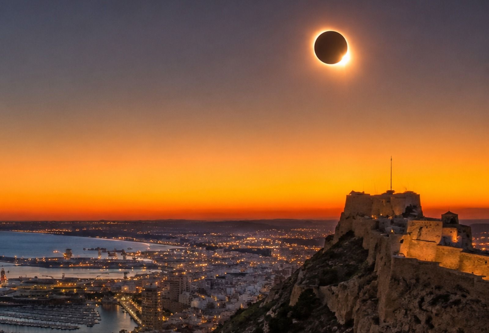 Recreación del eclipse solar sobre la ciudad de Alicante con vistas desde el Castillo Recreación del eclipse solar sobre la ciudad de Alicante con vistas desde el Castillo