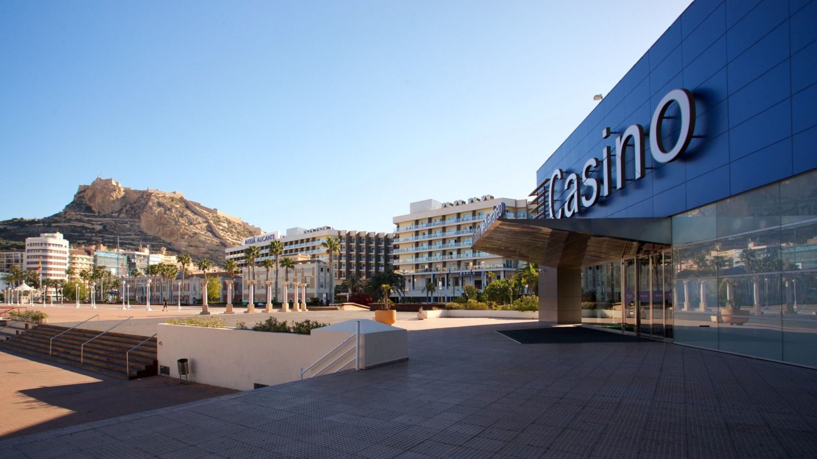 Fachada del Casino Mediterráneo en el Puerto de Alicante (Foto: Expedia) Fachada del Casino Mediterráneo en el Puerto de Alicante (Foto: Expedia)