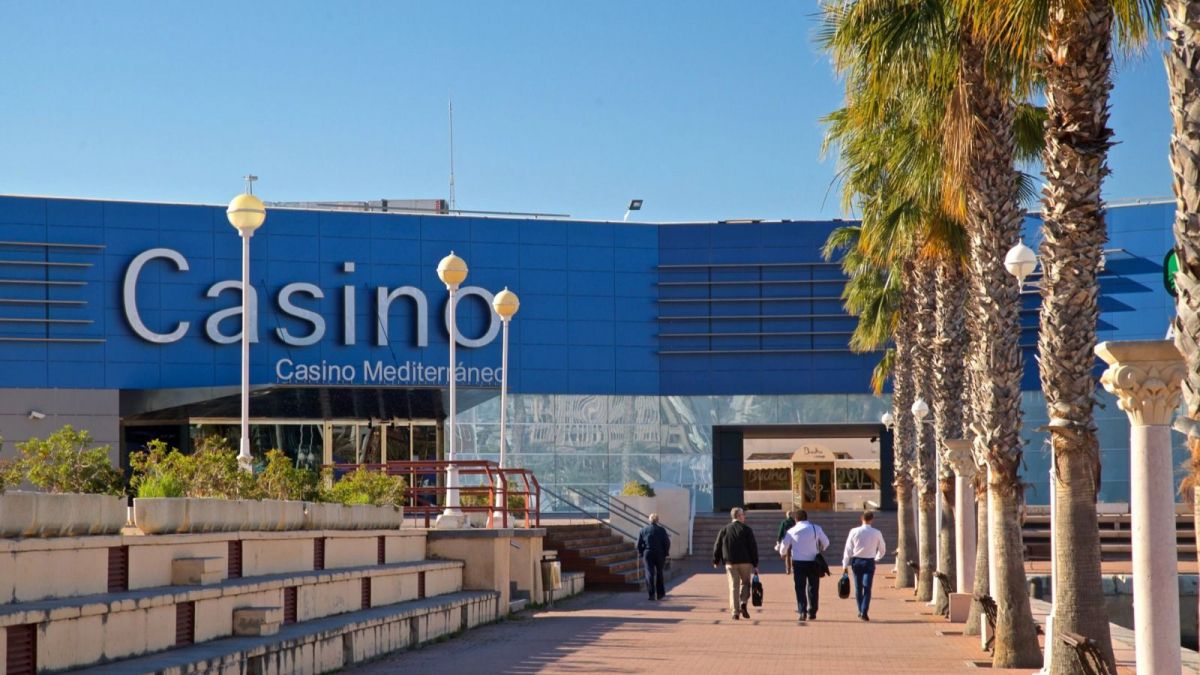Paseo del Puerto con el Casino de Alicante de fondo (Foto: Expedia) Paseo del Puerto con el Casino de Alicante de fondo (Foto: Expedia)
