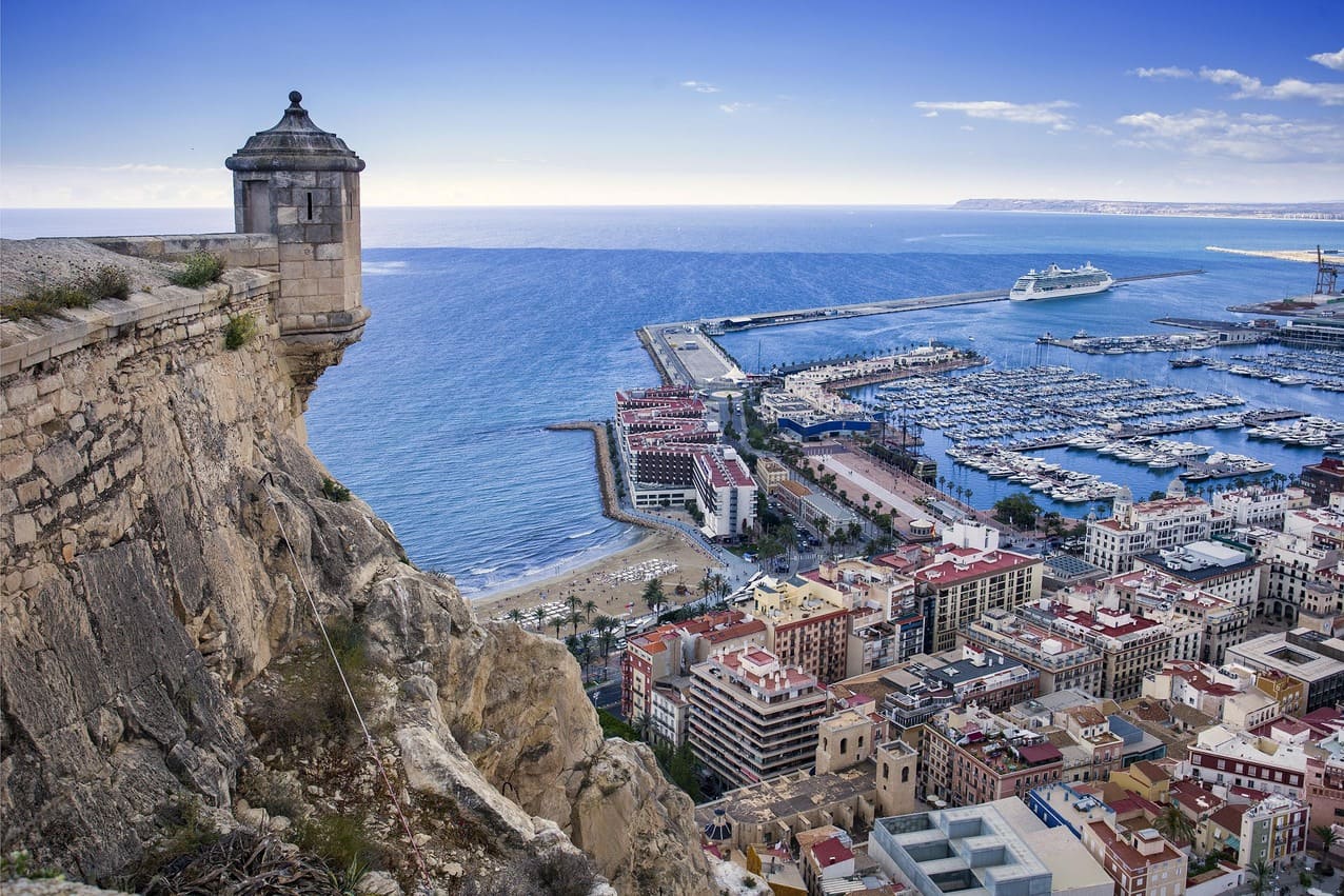 El Puerto de Alicante desde el macho del Castillo de Santa Bárbara El Puerto de Alicante desde el macho del Castillo de Santa Bárbara