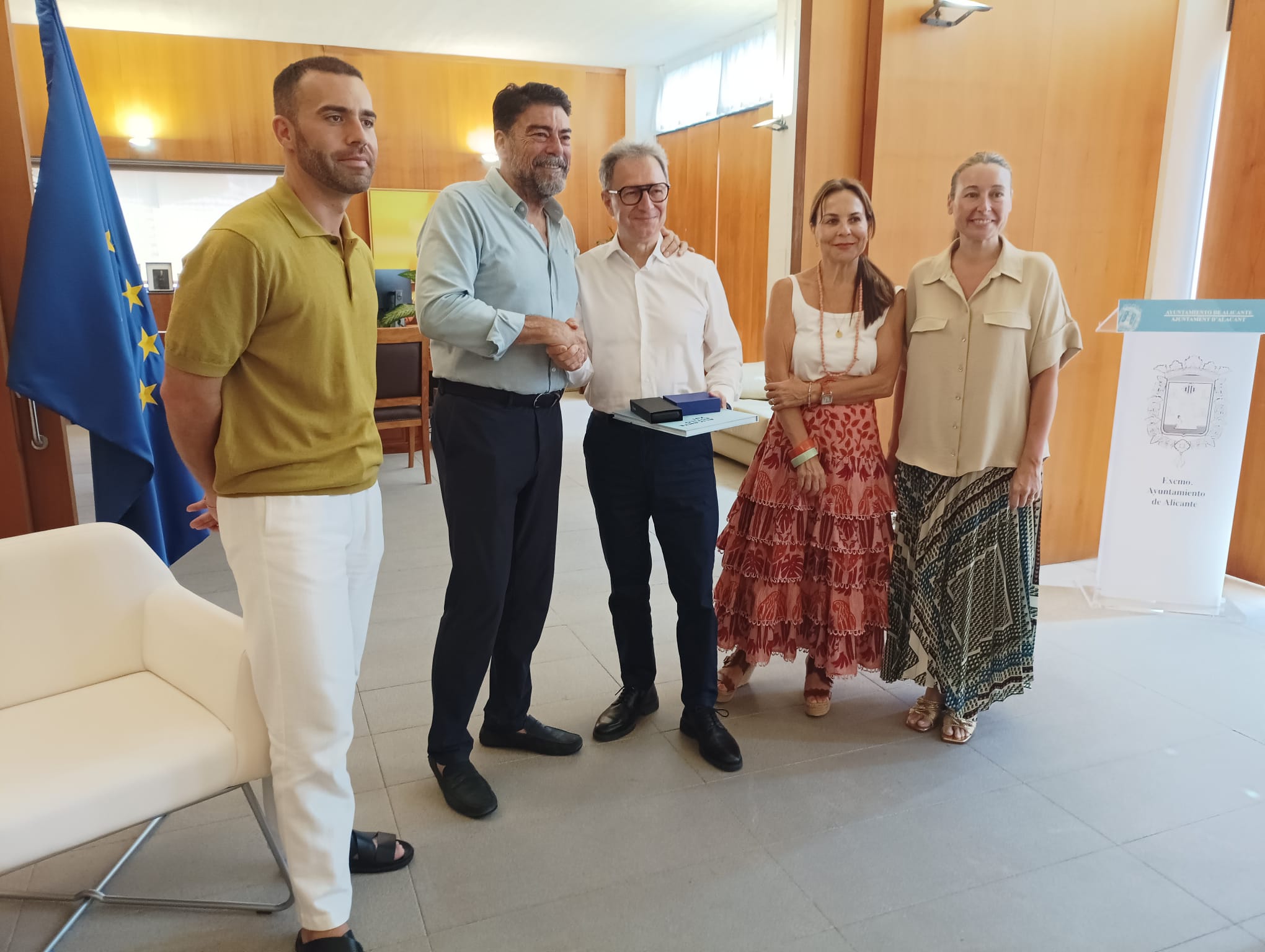 El alcalde de Alicante, Luis Barcala, recibe a Casto Copete El alcalde de Alicante, Luis Barcala, recibe a Casto Copete