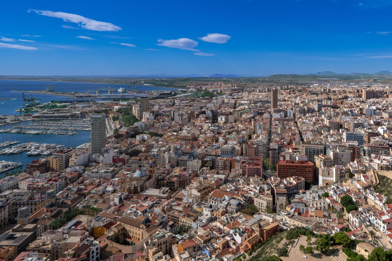 Fotografía panorámica de la ciudad de Alicante (Foto: Emilio Hernández - Pexels) Fotografía panorámica de la ciudad de Alicante (Foto: Emilio Hernández - Pexels)