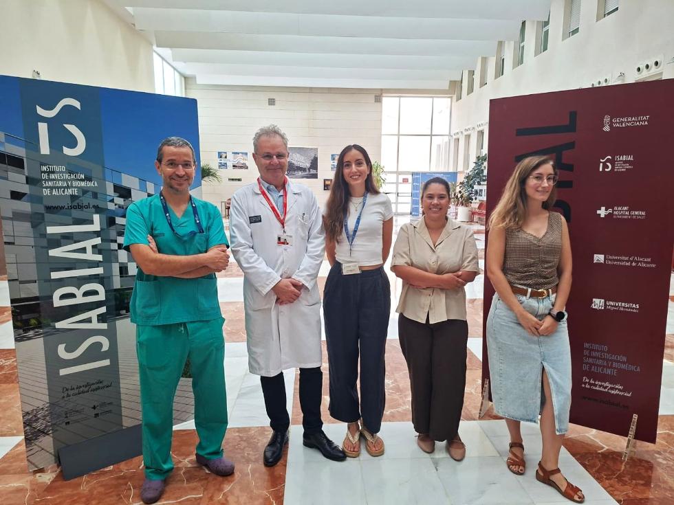 El doctor, Pablo González-López, en el Instituto de Investigación Sanitaria y Biomédica de Alicante El doctor, Pablo González-López, en el Instituto de Investigación Sanitaria y Biomédica de Alicante