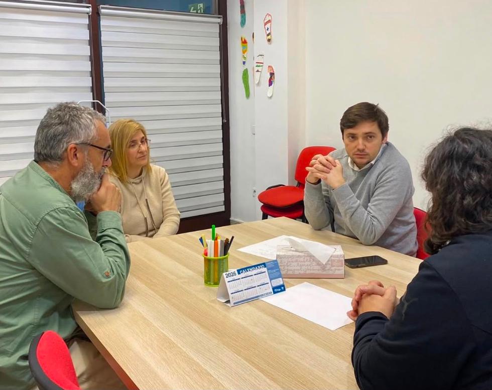 Angélica Such en una reunión en la Oficina Mentora Angélica Such en una reunión en la Oficina Mentora