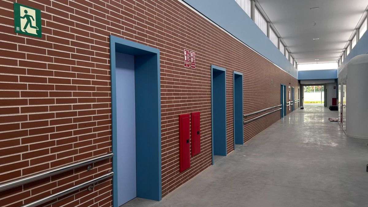 Pasillo en el nuevo colegio Virgen de la Luz en Elche Pasillo en el nuevo colegio Virgen de la Luz en Elche