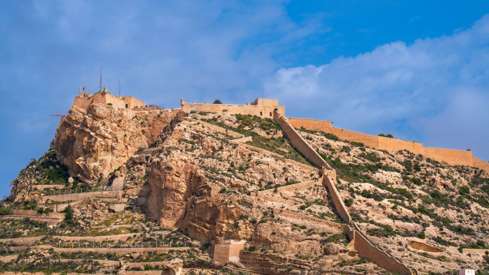 Panoràmica del Castell de Santa Bàrbara a la ciutat d'Alacant Panoràmica del Castell de Santa Bàrbara a la ciutat d'Alacant