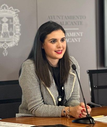 La concejala de Hacienda, Nayma Beldjilali La concejala de Hacienda, Nayma Beldjilali