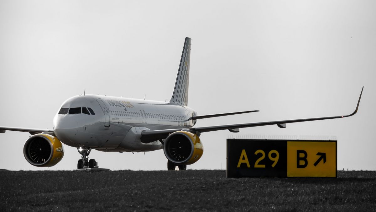 Un avión de Vueling en el aeropuerto de Alicante-Elche (Foto: Pexels) Un avión de Vueling en el aeropuerto de Alicante-Elche (Foto: Pexels)