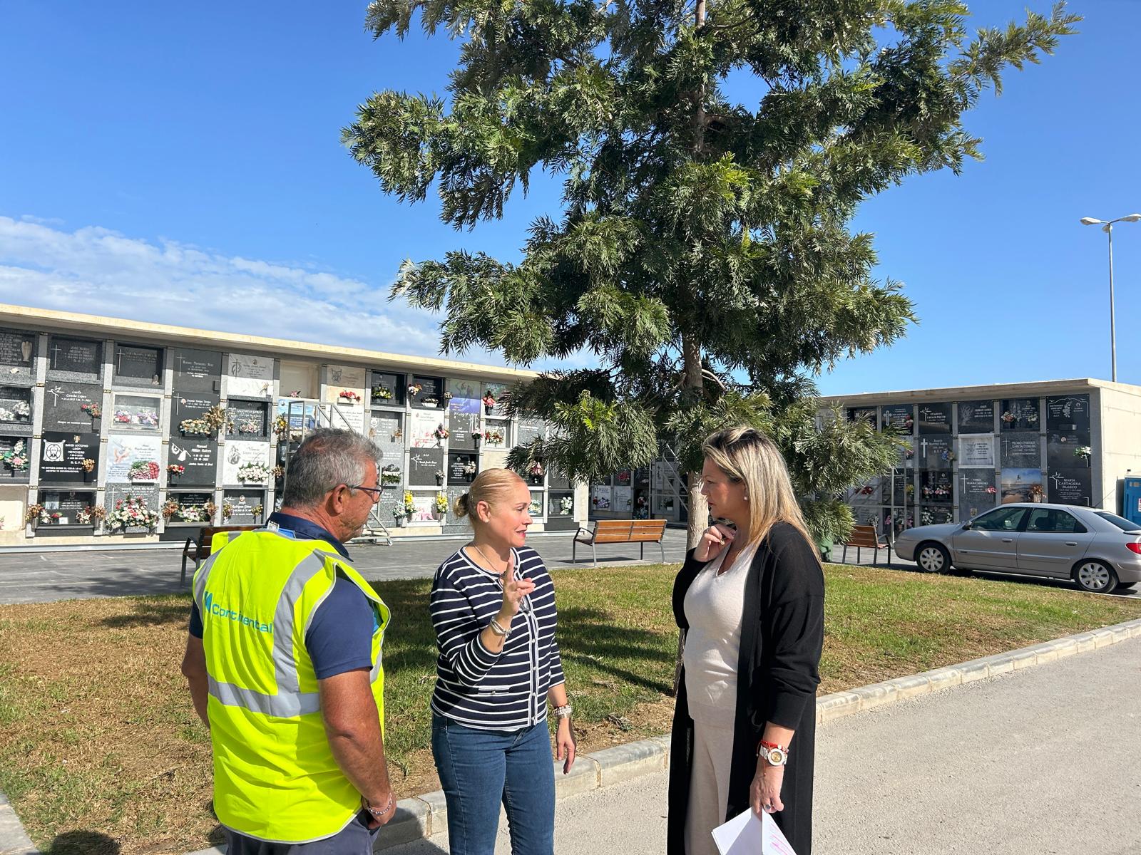 La concejala Cristina García visita el Cementerio de Alicante La concejala Cristina García visita el Cementerio de Alicante