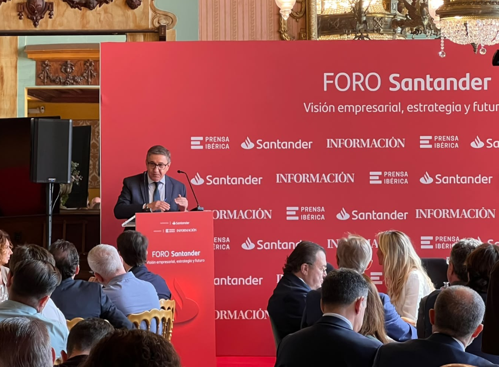 Rovira clausura el Fondo Santander en Alicante Rovira clausura el Fondo Santander en Alicante
