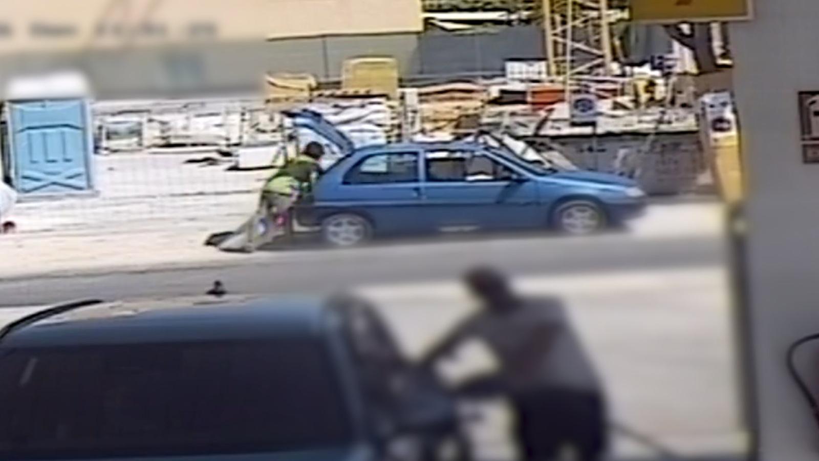 El hombre detenido captado en una cámara de seguridad (Foto: Guardia Civil) El hombre detenido captado en una cámara de seguridad (Foto: Guardia Civil)
