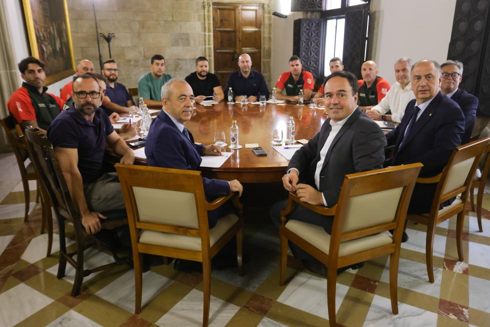 Acuerdo de la Generalitat Valenciana con los bomberos forestales Acuerdo de la Generalitat Valenciana con los bomberos forestales