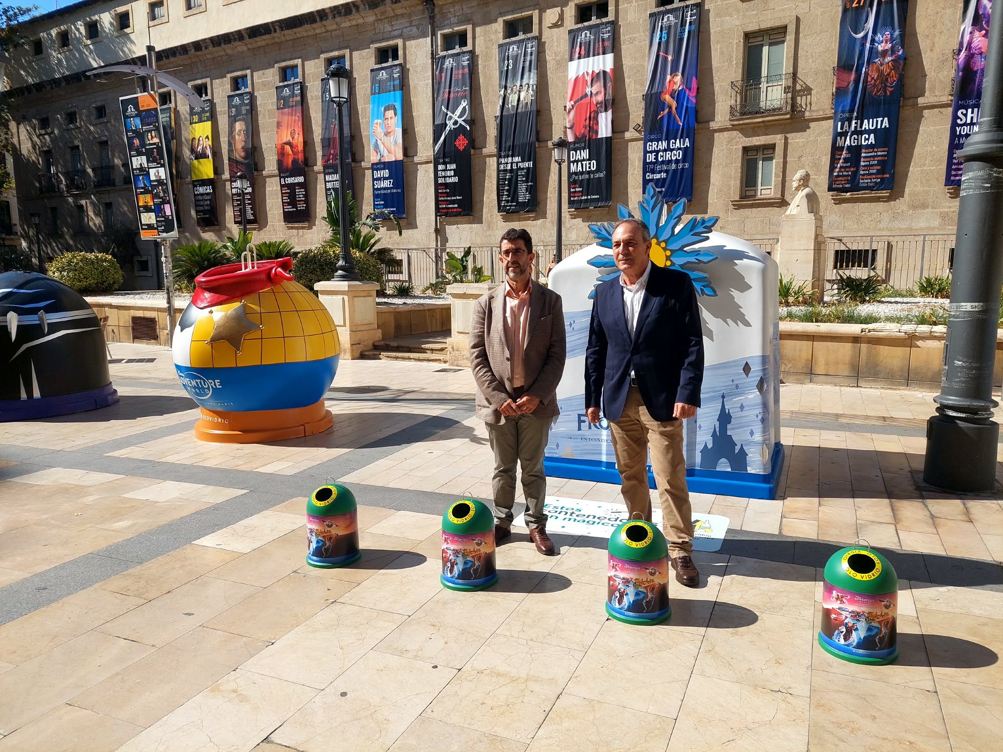 Presentació dels nous iglús d'Ecovidre a Alacant amb personatges de Marvel, Pixar i Disney Presentació dels nous iglús d'Ecovidre a Alacant amb personatges de Marvel, Pixar i Disney