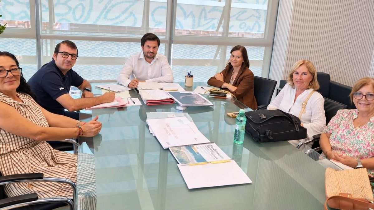 Reunió del Director General de Costes amb els veïns de Tabarca Reunió del Director General de Costes amb els veïns de Tabarca