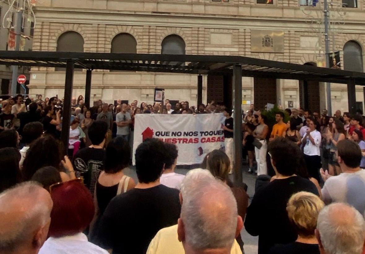 Concentración en apoyo a Mari Carmen en Alicante (Foto: Sindicat Vivenda Zona Nord) Concentración en apoyo a Mari Carmen en Alicante (Foto: Sindicat Vivenda Zona Nord)