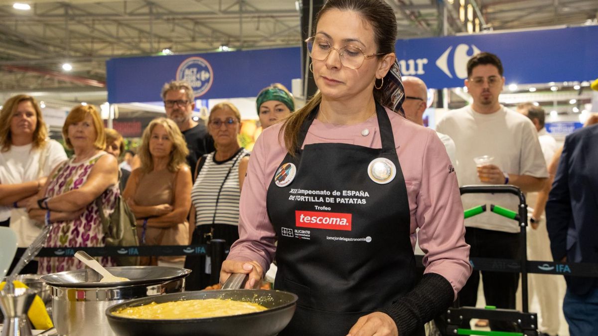 Celia Correira, ganadora del campeonato de tortillas de patata en Alicante Gastronómica