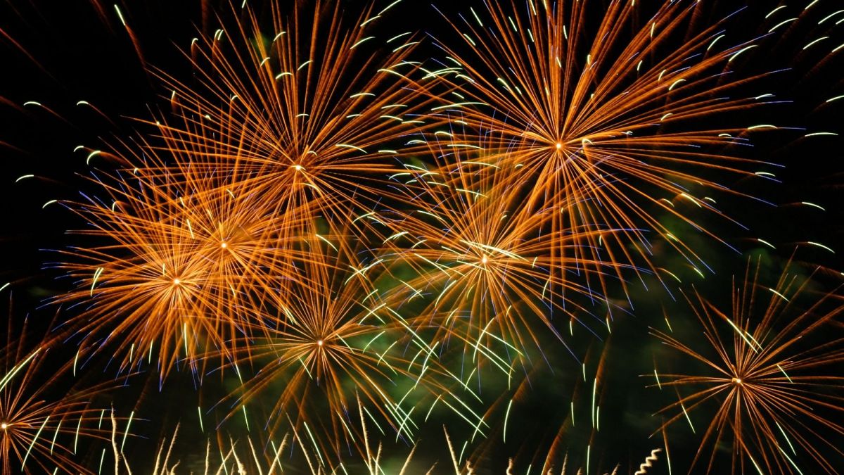 Un castell de focs artificials il·lumina el cel d'Alacant (Foto: Pexels) Un castell de focs artificials il·lumina el cel d'Alacant (Foto: Pexels)