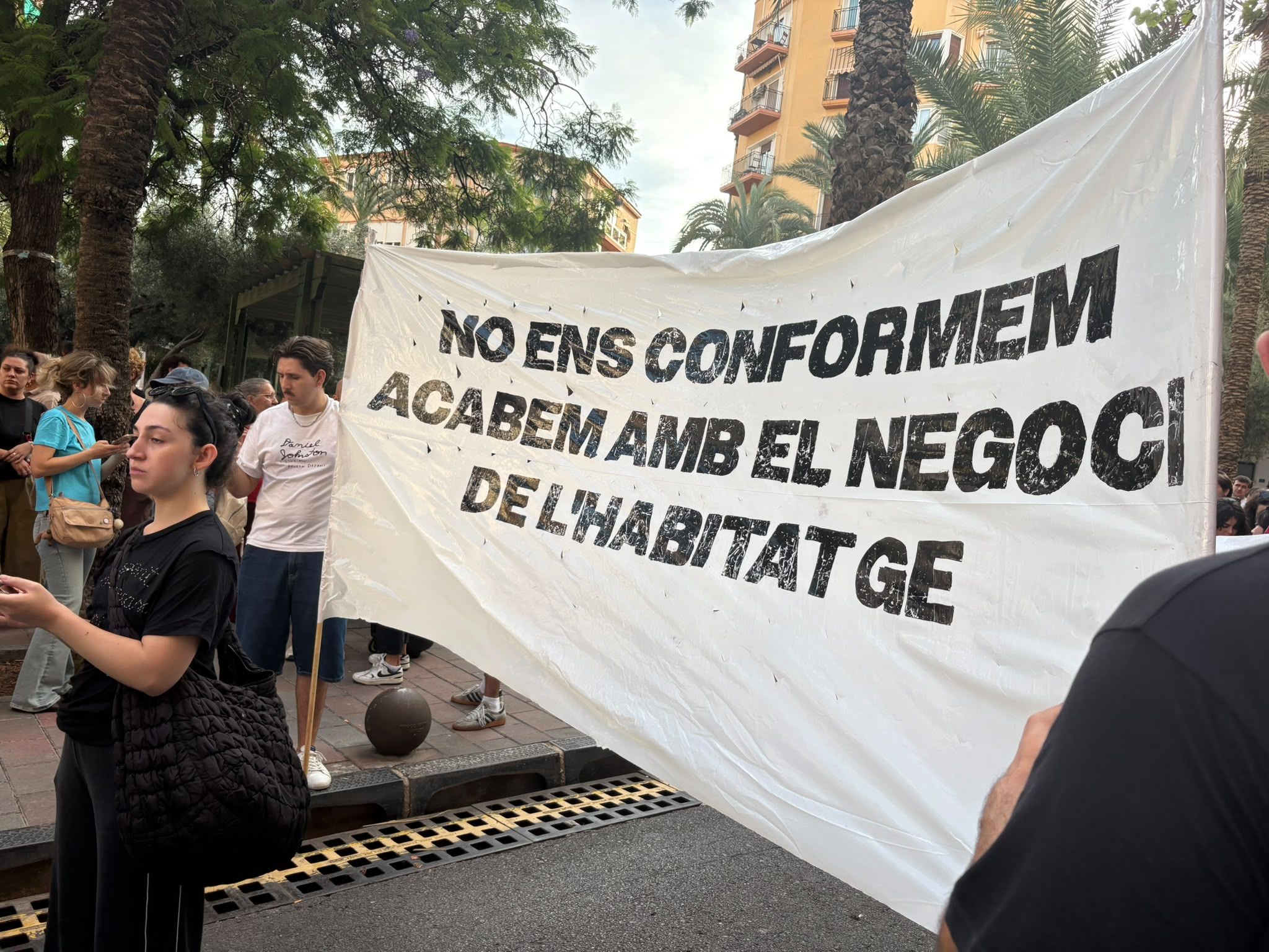 Pancarta durante la manifestación por el derecho a la vivienda en Alicante Pancarta durante la manifestación por el derecho a la vivienda en Alicante