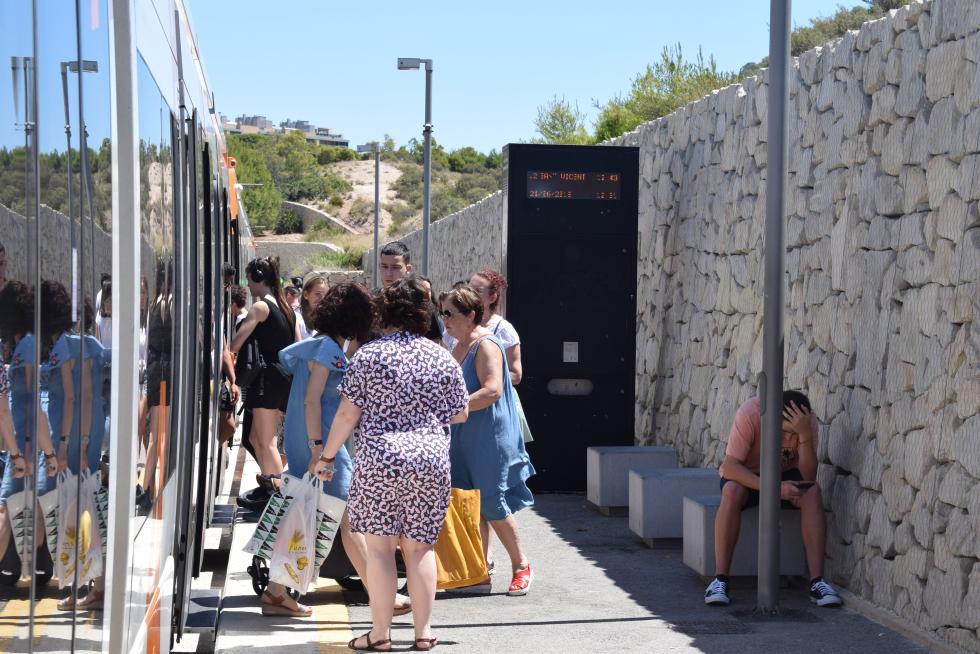 image?url=https%3A%2F%2Fcomunica.gva.es%2Fo%2Fadaptive media%2Fimage%2F415960943%2Fm%2F261010 FGV foto viajeros%2Bseptiembre%2BTRAM image?url=https%3A%2F%2Fcomunica.gva.es%2Fo%2Fadaptive media%2Fimage%2F415960943%2Fm%2F261010 FGV foto viajeros%2Bseptiembre%2BTRAM