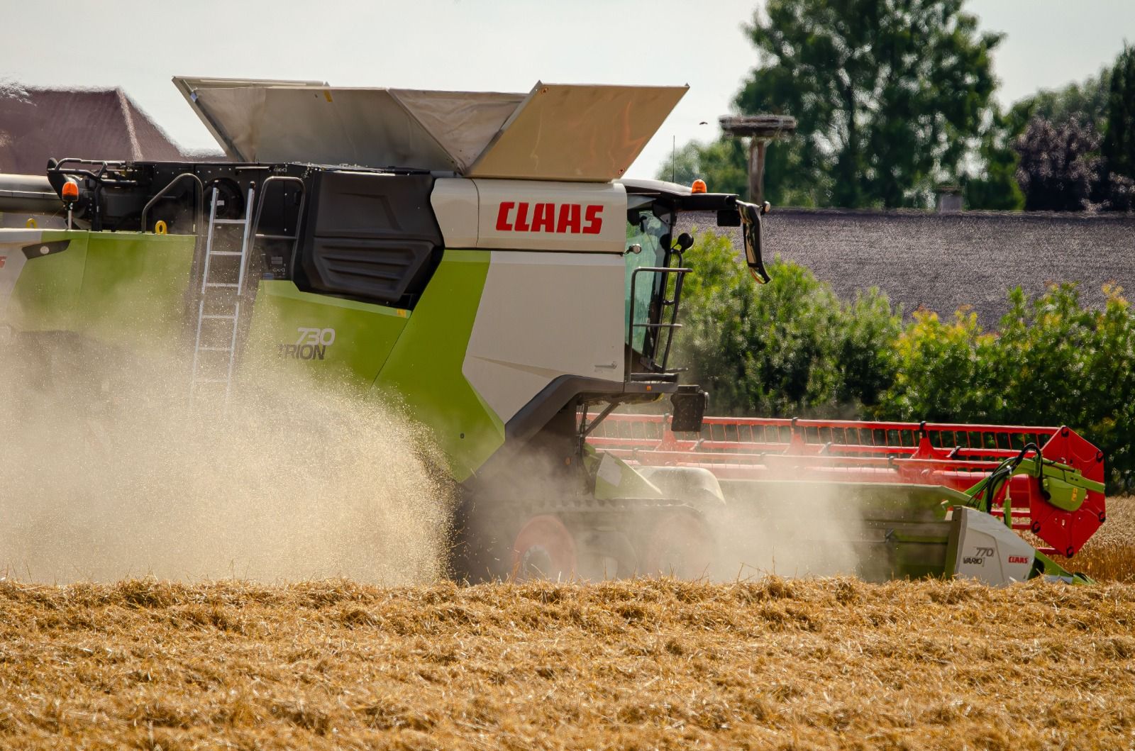 Una cosechadora recoge la paja de un arrozal (Foto: Pexels) Una cosechadora recoge la paja de un arrozal (Foto: Pexels)