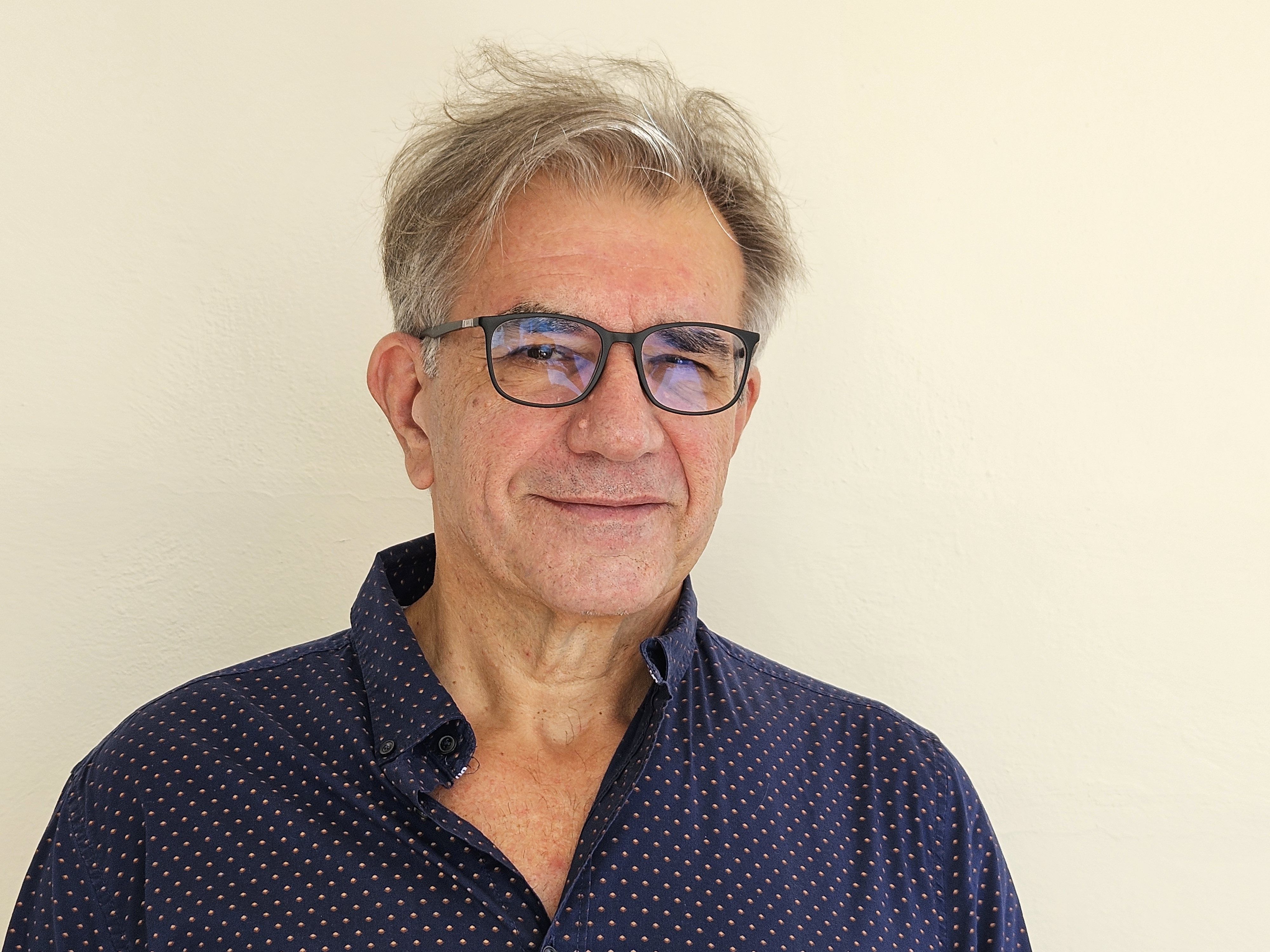 Pedro Montalbán-Kroebel gana el III Premio Internacional de Escritura Aforística y del Yo Pedro Montalbán-Kroebel gana el III Premio Internacional de Escritura Aforística y del Yo