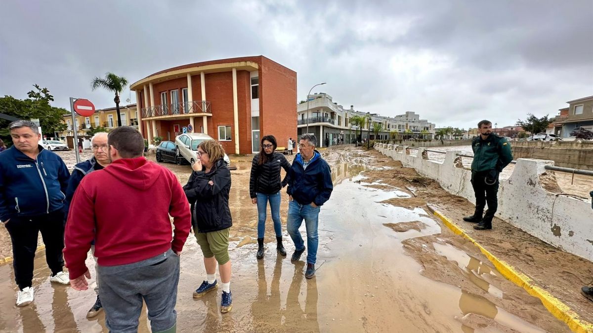 El subdelegado del Gobierno en Alicante, Manuel Pineda, durante una visita a la zona afectada por las lluvias de la DANA Adam El subdelegado del Gobierno en Alicante, Manuel Pineda, durante una visita a la zona afectada por las lluvias de la DANA Adam