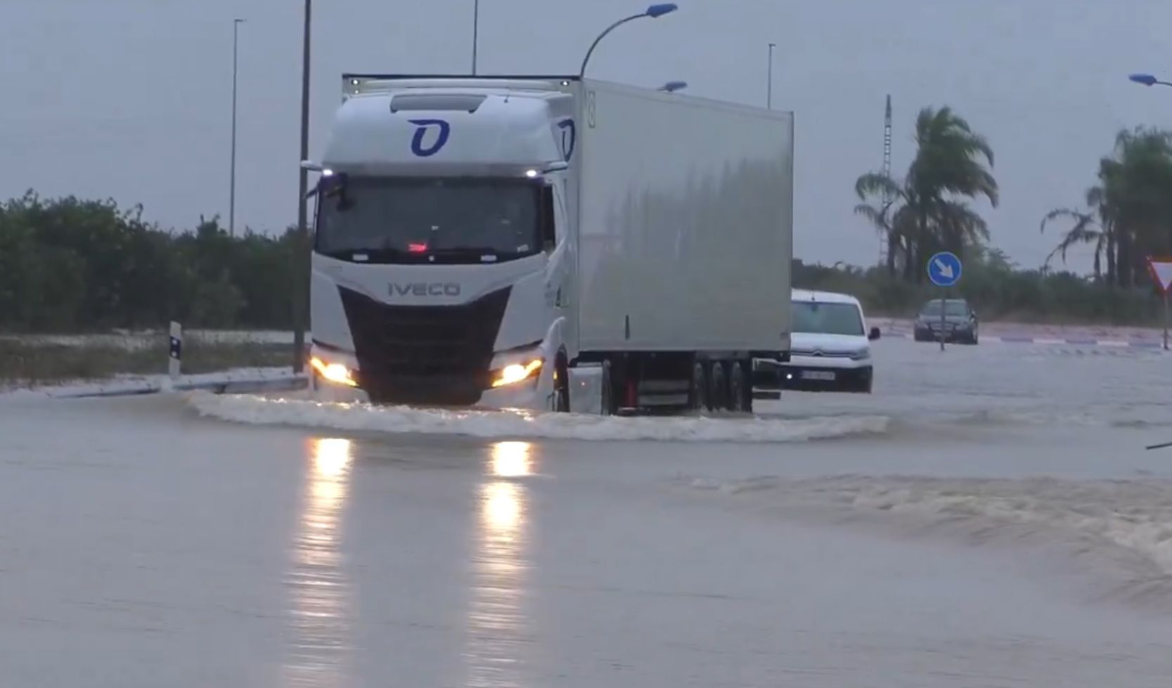 Carretera inundada por las lluvias torrenciales de la DANA Adam