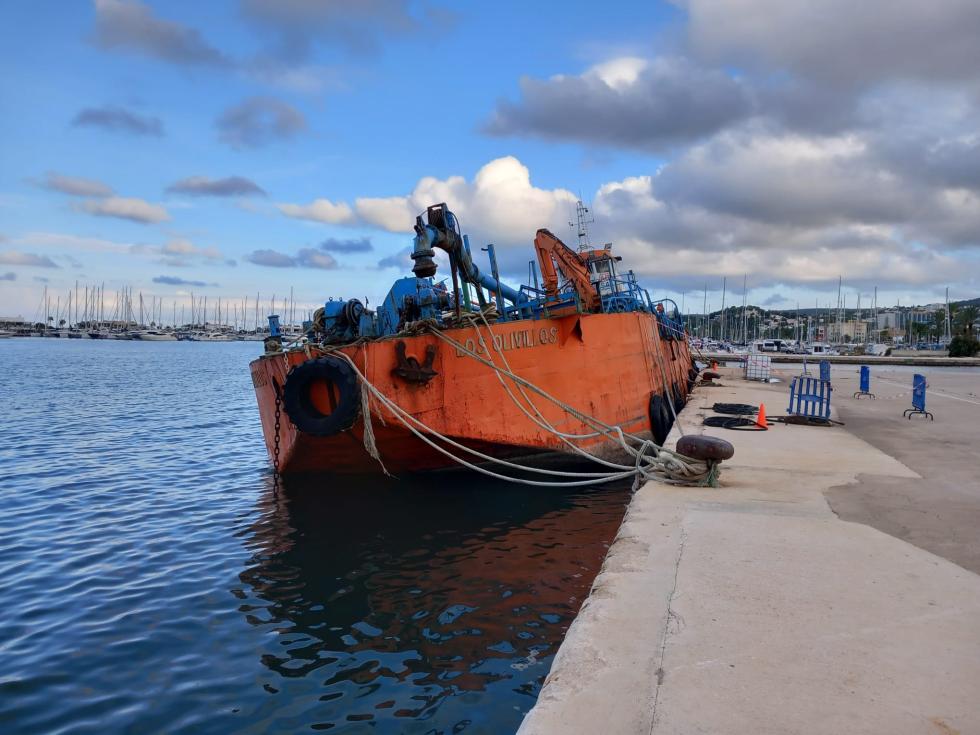 Draga Los Olivillos en el port de Dénia Draga Los Olivillos en el port de Dénia