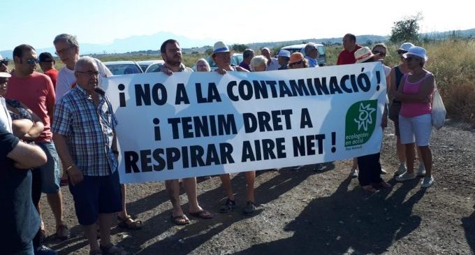 Compromís se suma a la protesta de los vecinos de Foncalent por la actividad ilegal de la empresa de residuos de construcción