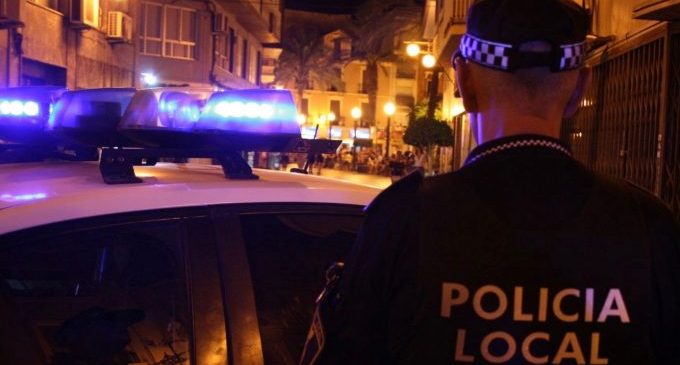 La Policia Local d'Elx deté a un home per agredir i insultar a la seua parella