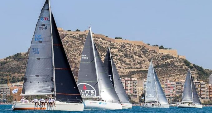Més de 500 regatistes es donen cita en la XXVI edició de la regata 'Tabarca Vela Diputació d'Alacant'