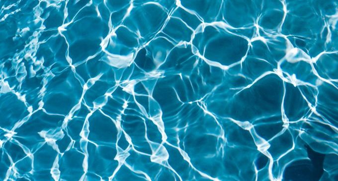 Mor un xiquet de 7 anys ofegat en una piscina d'Alacant