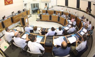 La Diputación de Alicante prepara los estudios técnicos para un posible recurso ante los tribunales contra los recortes de los trasvases