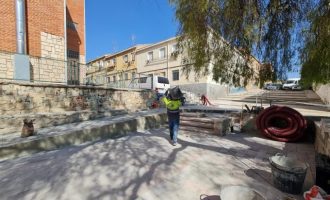 Elda remodela i millora l'accessibilitat de la plaça situada al carrer Las Águilas