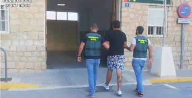 La Guardia Civil deté a dos homes per l'atrac amb violència en un estanc de Monforte del Cid