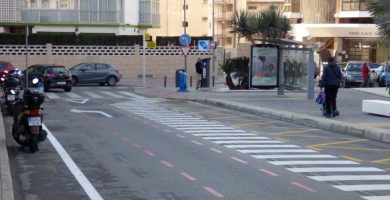 Benidorm renova el carrer Primavera amb una nova parada d'autobusos i canvi de sentit del trànsit