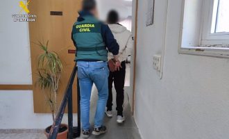 Detingudes tres persones per robar i colpejar a agricultors a Callosa de Segura