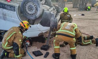 Muere una persona y otras ocho resultan heridas en un accidente de una furgoneta en Pilar de la Horadada