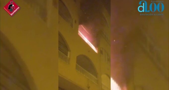 Desallotgen a 15 persones d'un edifici de Torrevella per un incendi en una dels habitatges
