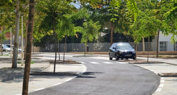 Elda finalitza el vial amb aparcament i arbratge que connecta l'avinguda de Ronda i l'avinguda de Las Agualejas