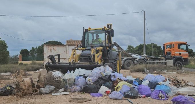 L'Ajuntament netejarà en sis dies més de mig centenar d'abocadors incontrolats a Sant Vicent